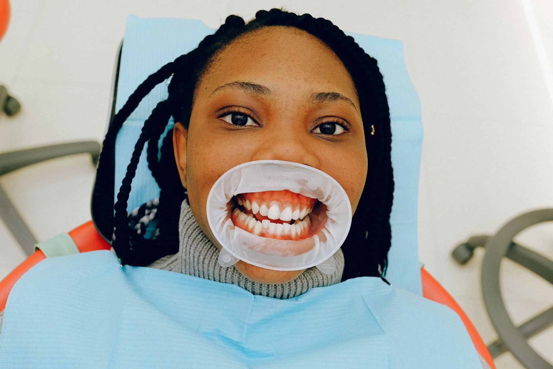 Home remedies for gums recession (Image via Pexels/Anna Shvets)